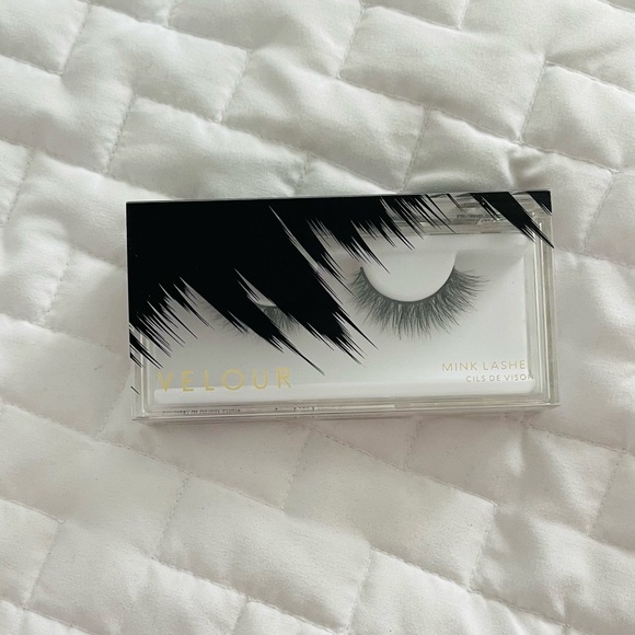 VELOUR NWT Secret Weapon False Lashes - Picture 5 of 6